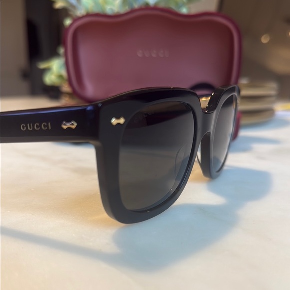 Gucci Black Sunglasses - Picture 6 of 10